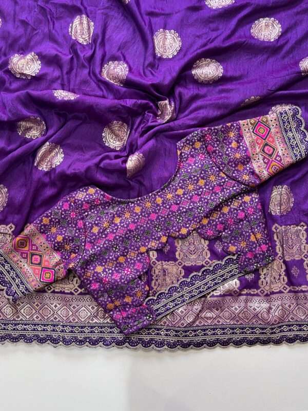 Banarasi Paatu saree  with flower design - Image 5