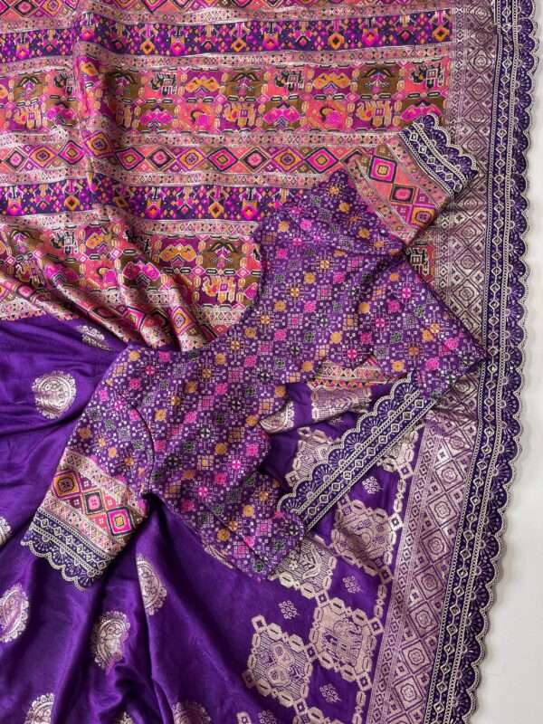 Banarasi Paatu saree  with flower design - Image 4