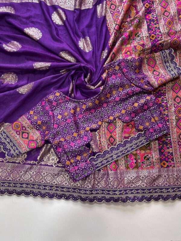 Banarasi Paatu saree  with flower design - Image 3