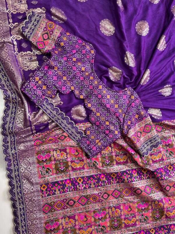 Banarasi Paatu saree  with flower design - Image 2